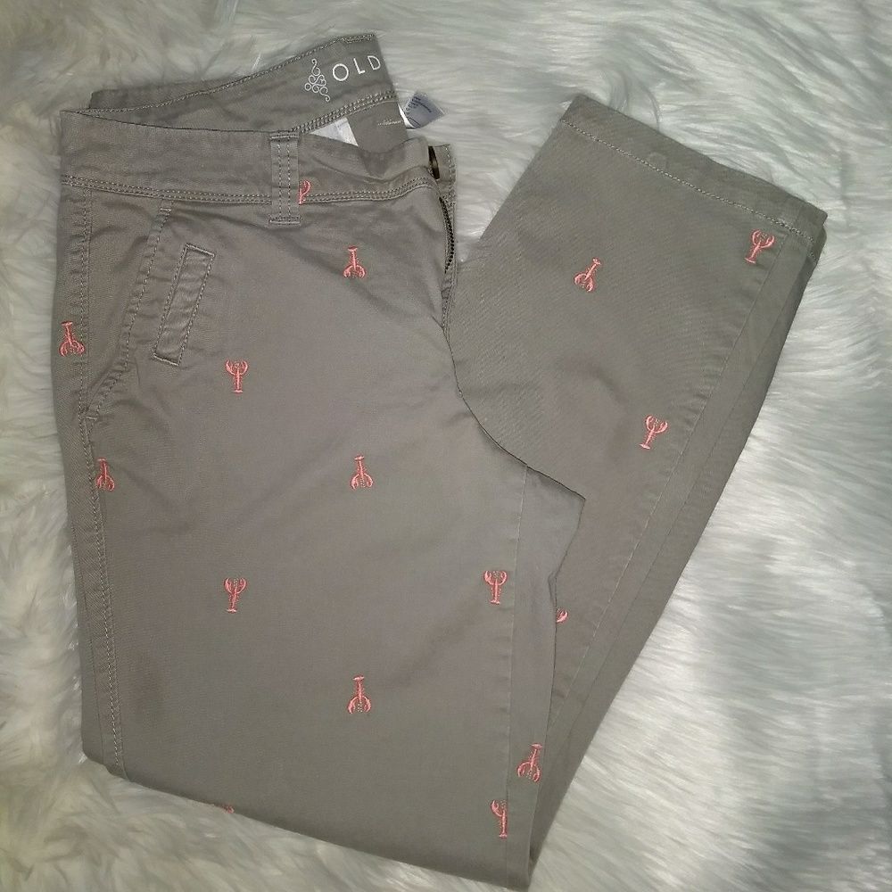 Old Navy Khaki Capri w/Embroidered Lobsters Sz 8